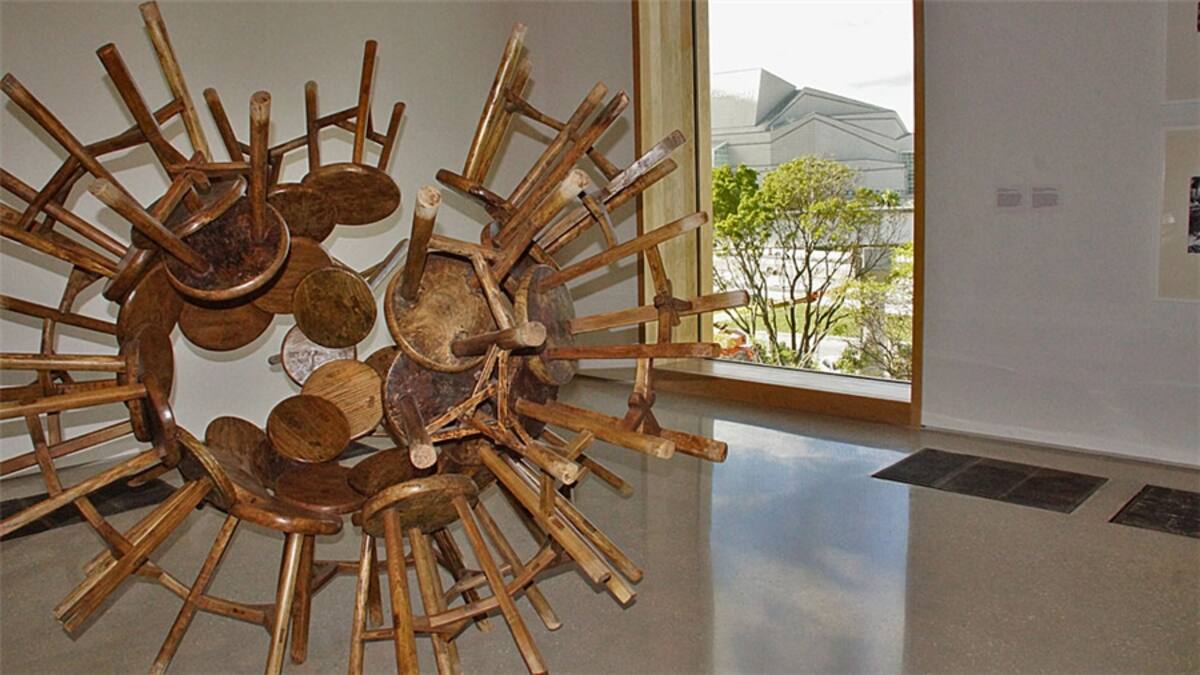 En 2004 el condado de Miami-Dade aprobó un ambicioso plan de financiamiento para proyectos culturales, dentro del que se le asignó US$100 millones para una nueva sede para el Museo de Arte de Miami, que funcionaba en un edificio del centro de la ciudad..