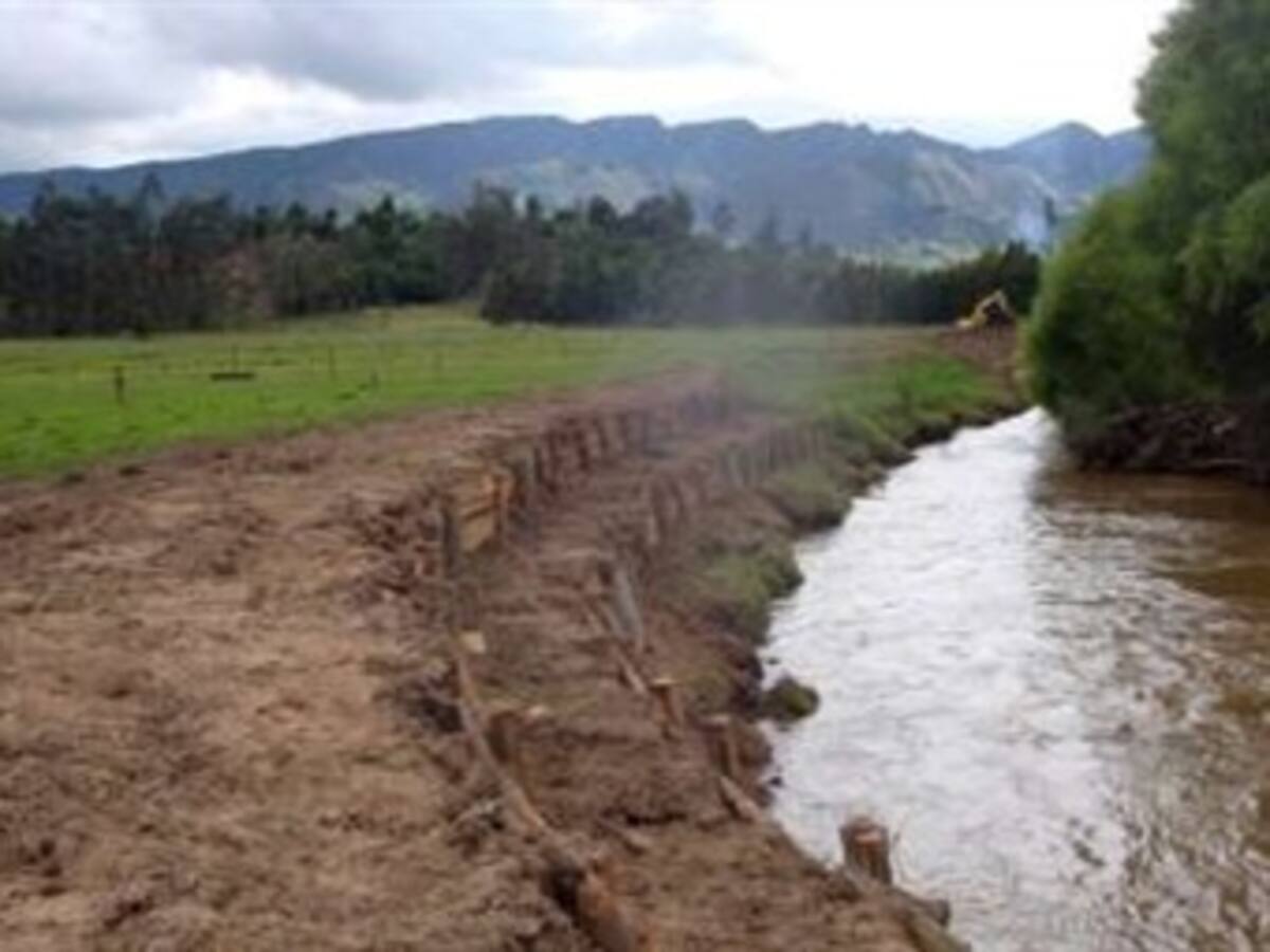La CAR inició el dragado con 10 maquinas a lo largo del río Bogotá