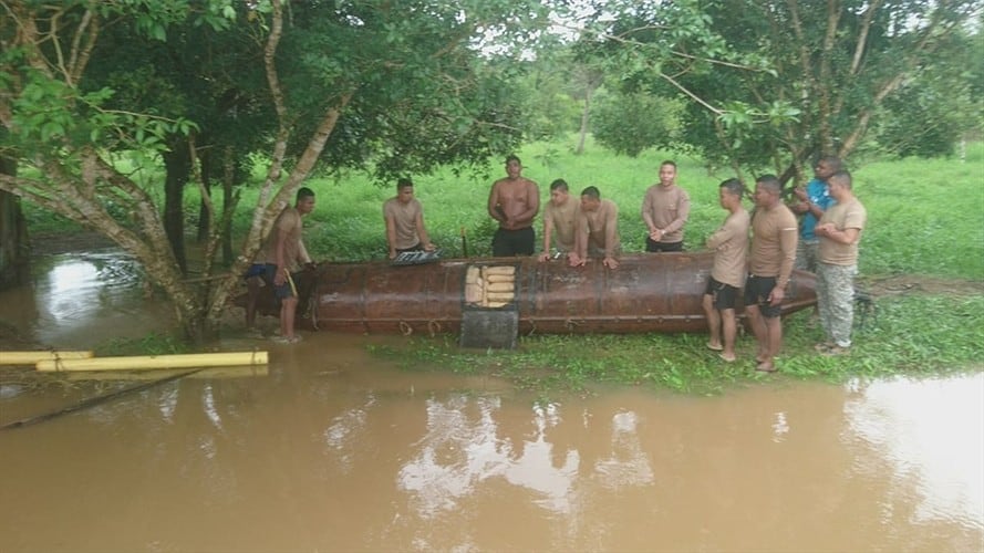 En río Caguán encuentran semisumergible para traficar droga. Foto: Fuerzas Militares