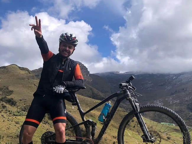 Andrés Rompepiernas: el hombre que pedalea kilómetros por todo el país, ¿Cuál es la razón?