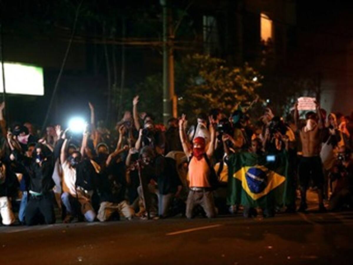 Estallan enfrentamientos entre manifestantes y Policía a las afueras del Maracaná