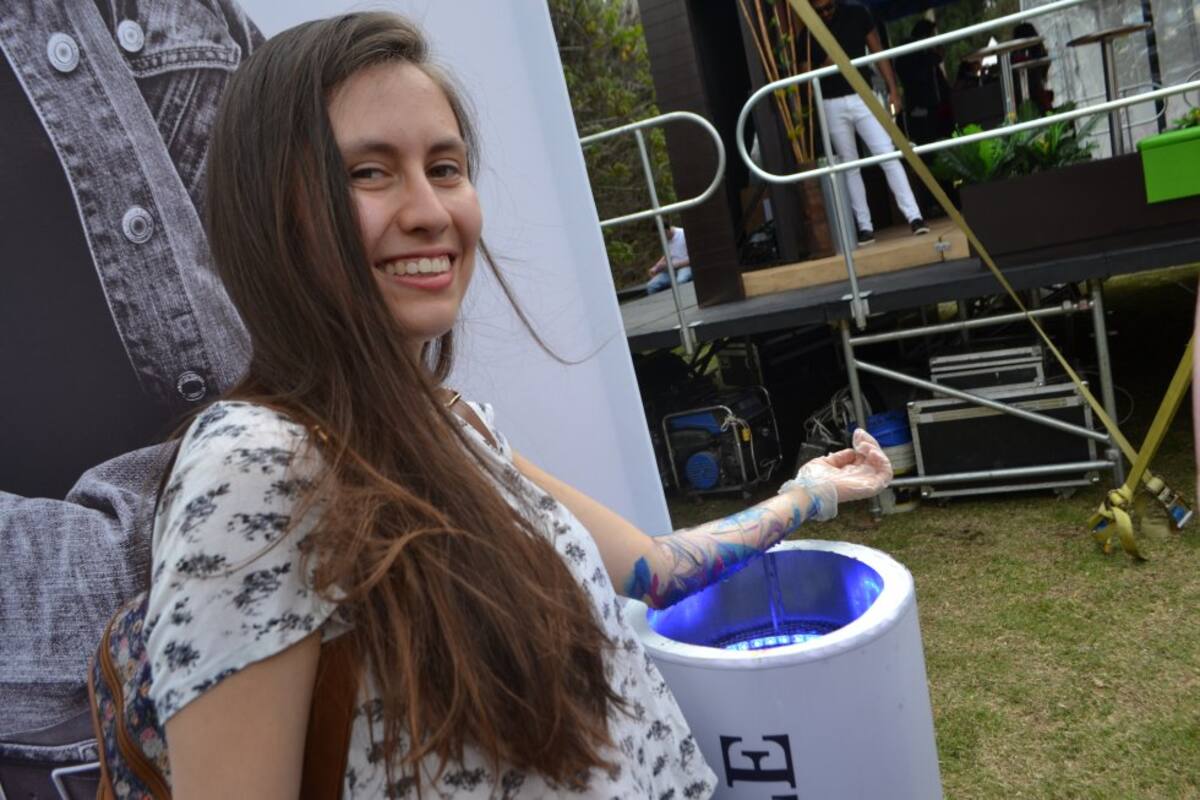 Club Colombia se encargó de mostrar costumbres del festival original y las mujeres que servían cerveza y algunos organizadores estaban la tradicional ropa alemana.