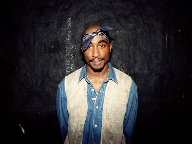 CHICAGO - MARCH 1994: Rapper Tupac Shakur poses for photos backstage after his performance at the Regal Theater in Chicago, Illinois in March 1994. (Photo By Raymond Boyd/Getty Images)