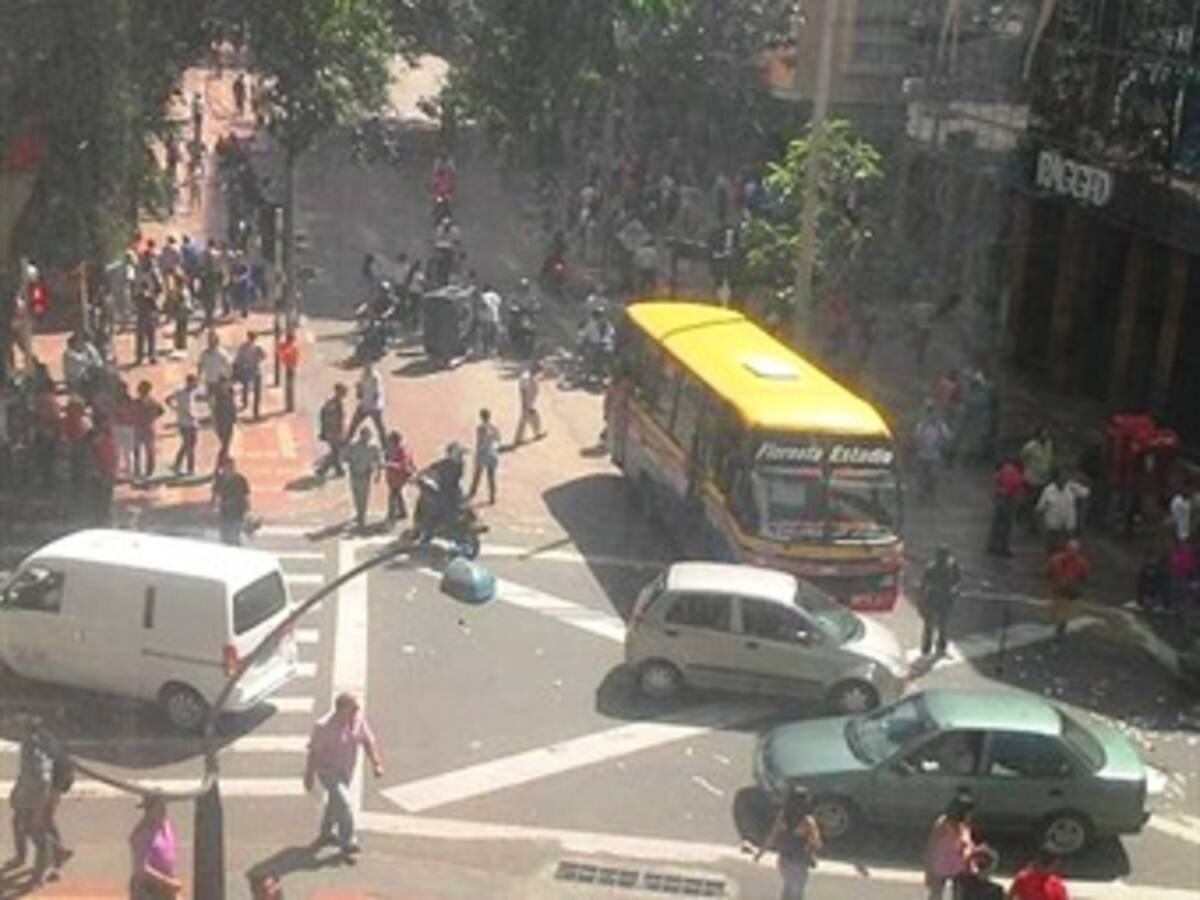 Violentos disturbios de vendedores ambulantes en el centro de Medellín