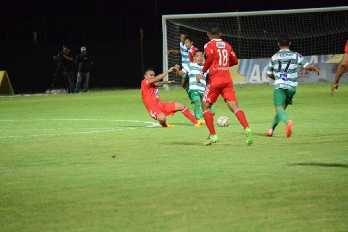 Valledupar derrotó 3-0 al América de Cali en el estadio Armando Maestre