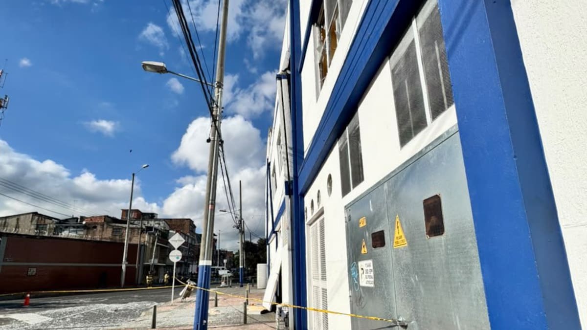 Explosión en laboratorio farmacéutico obligó a cerrar vía en Bogotá; tres personas fueron atendidas