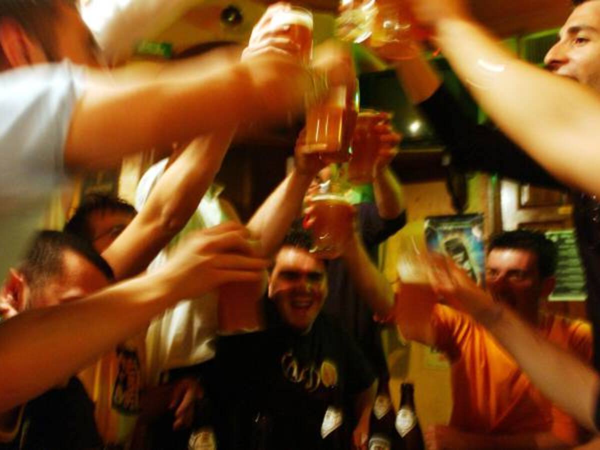 ¡No estaba muerto, estaba de parranda!, borracho despertó en la morgue