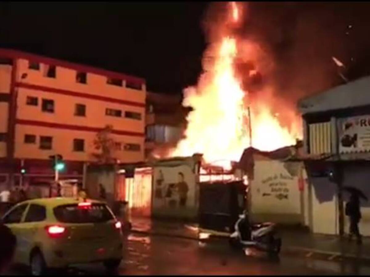Se incendió La Galería de La 13 en El Centro de Pereira