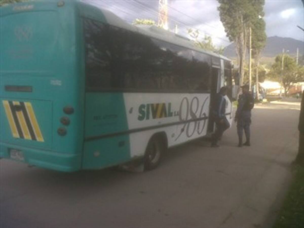 Denuncian que Inpec traslada presos en buses escolares y de turismo