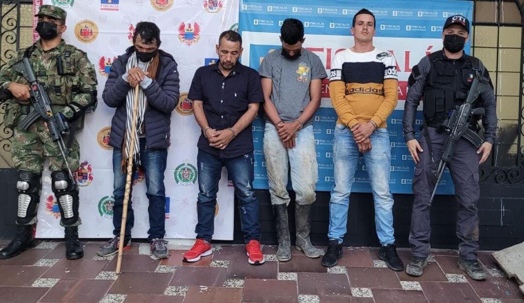 Los hombres habrían participado en homicidio múltiple en el municipio de Algeciras y tres lideres sociales en el año 2020. 