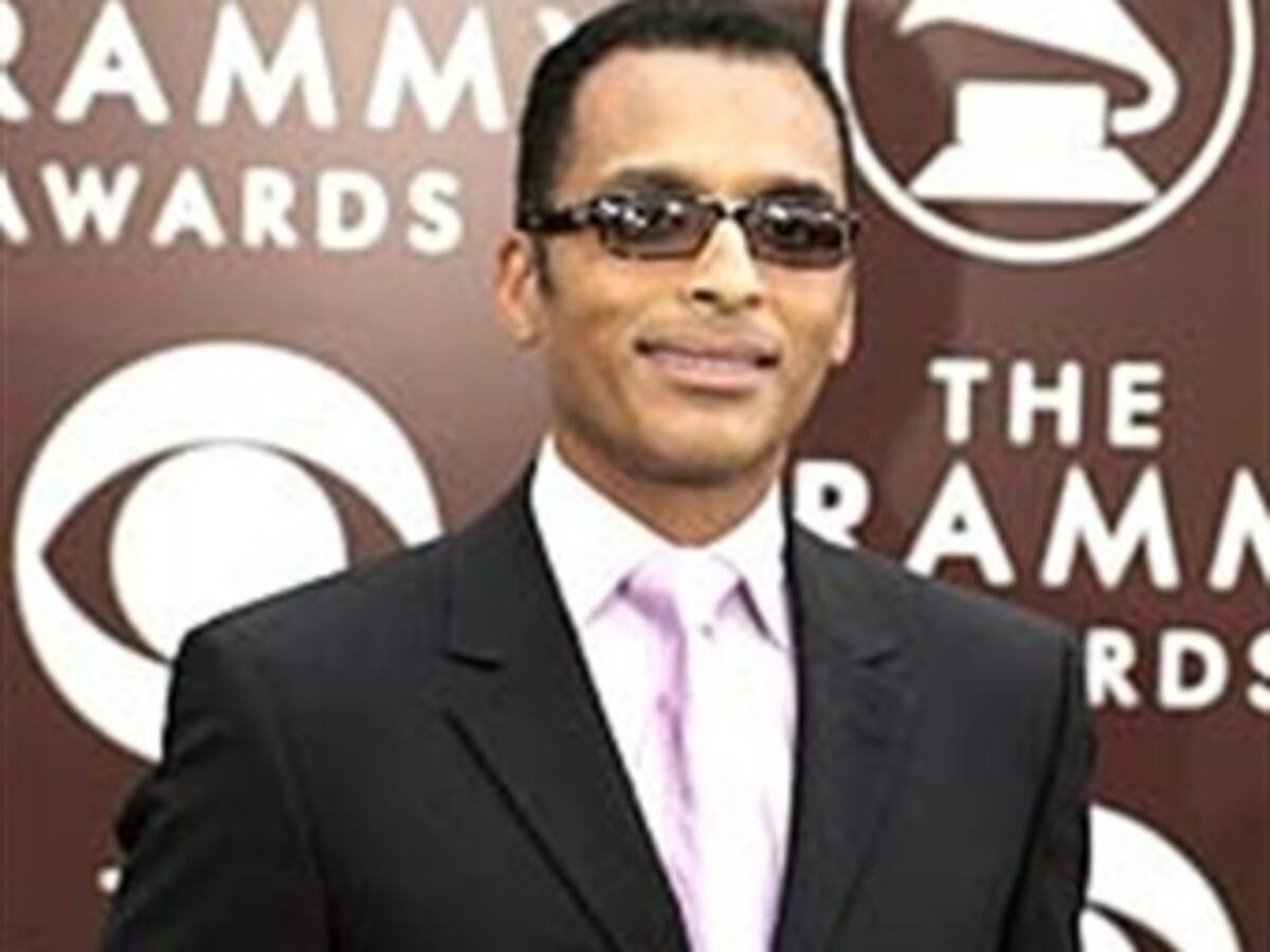 Al son que le toquen, Jon Secada demuestra que lo suyo también es el baile