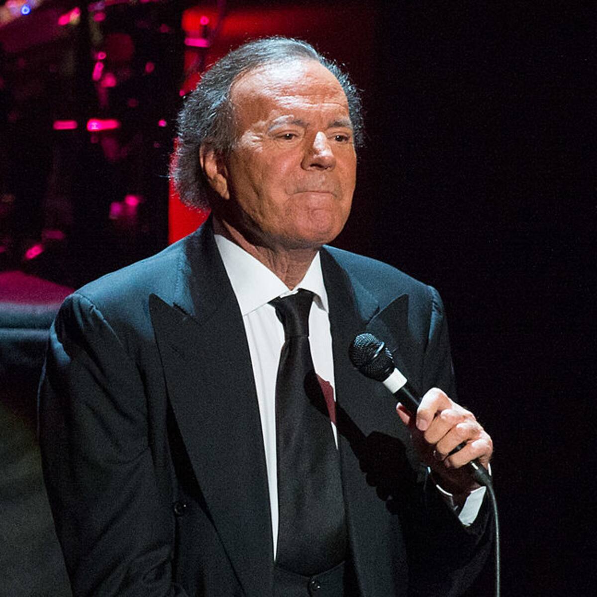 Julio Iglesias habla por primera vez desde las denuncias de acoso y dice que “todo se va a aclarar”