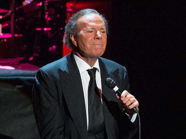 Julio Iglesias. (Photo by Samir Hussein/Getty Images)