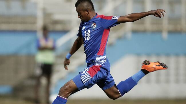 Ronaldo Dinolis en un amistoso con Panamá ante Trinidad y Tobago en 2018
