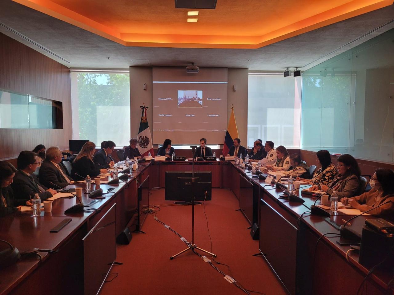 Reunión entre autoridades de la cancillería mexicana y colombiana sobre flujos migratorios y turismo.  (Foto @maximilianoreyz)