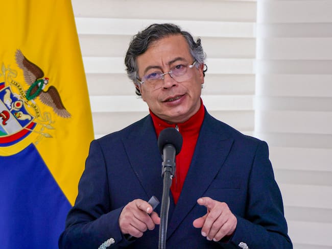 Petro anuncia salario mínimo “vital” para 2026: “recuperará poder adquisitivo de las familias”