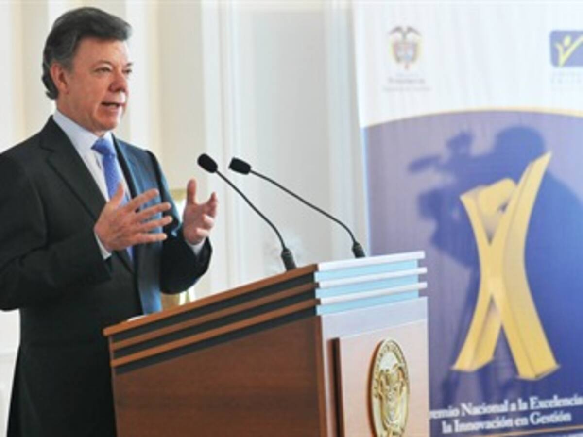 Santos viajará a Cuba el miércoles para discutir su participación en la Cumbre de las Américas