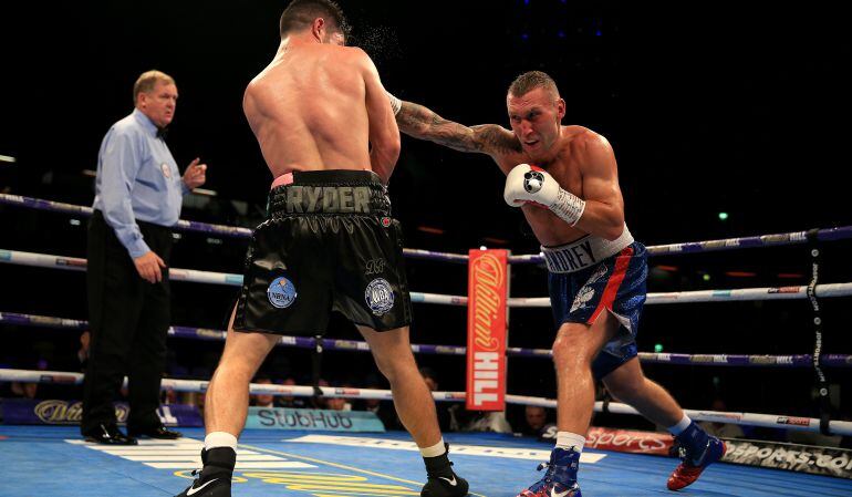 Fuerte reacción de un Boxeador por perder una pelea