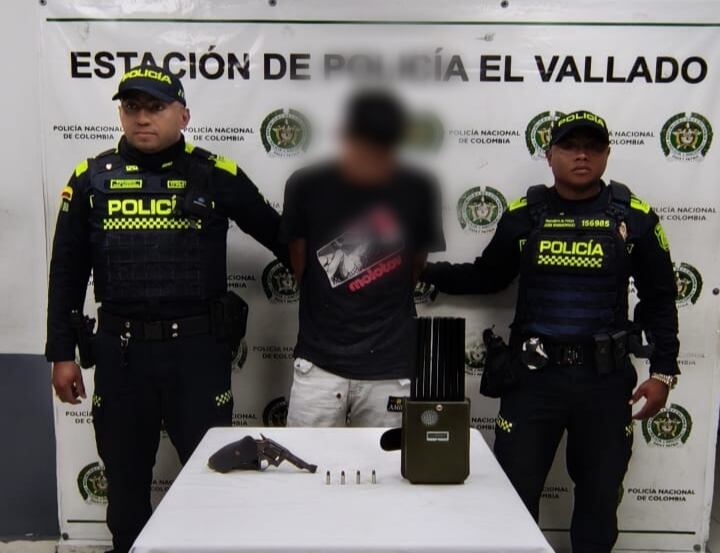 Persecución en Cali terminó en balacera y captura de presunto ladrón con inhibidor de señal