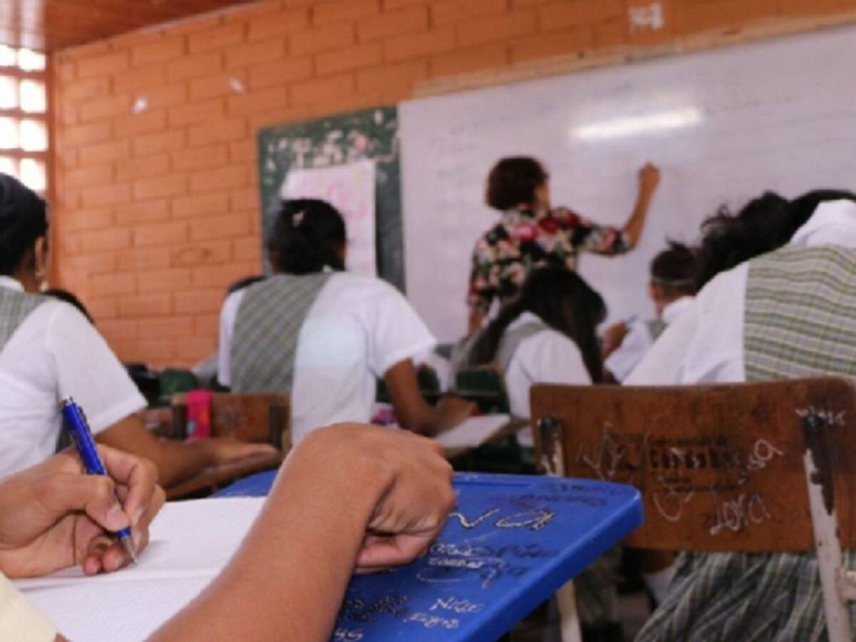 Encuestas buscan saber si los padres quieren que sus hijos vuelvan a clases