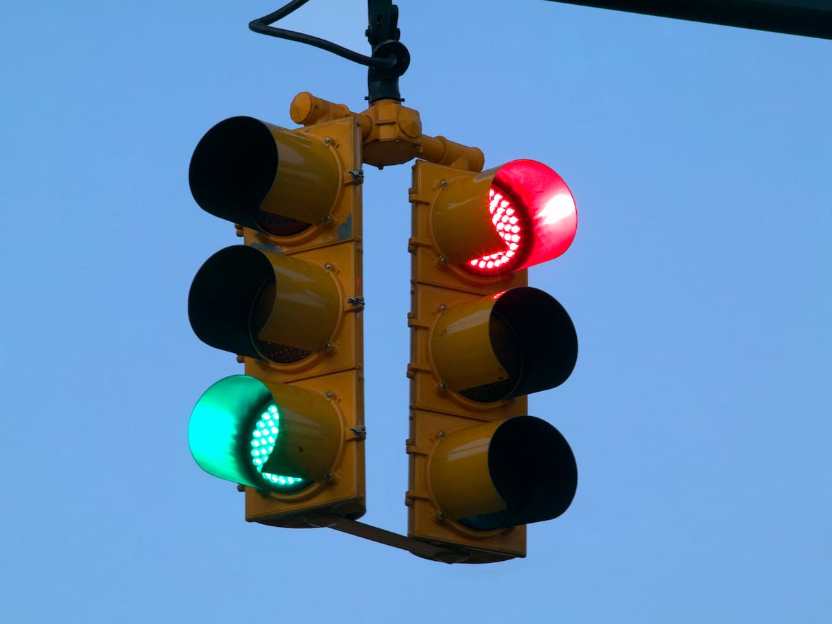 Historia del semáforo: cómo este dispositivo cambió el tráfico en el mundo y en Colombia