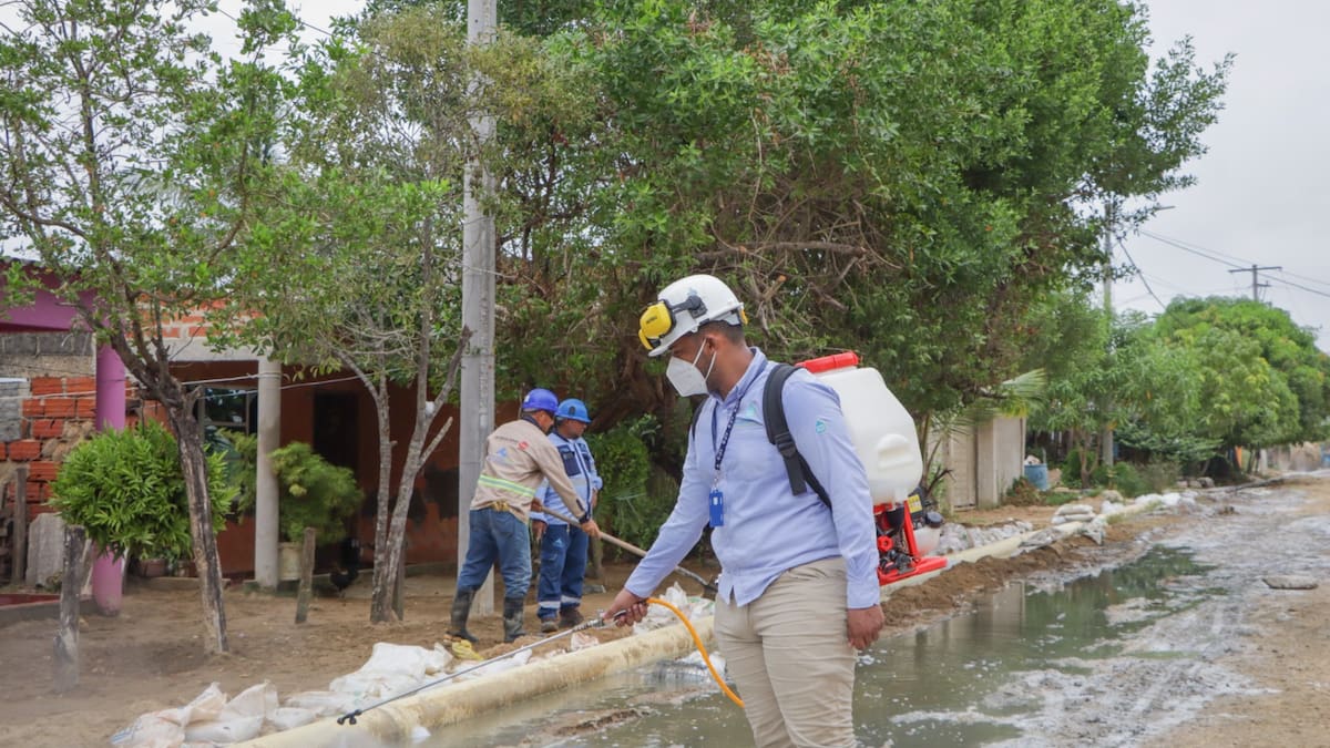 Aguas de Cartagena continúa atención de emergencia por rotura de tubería en Tierra Baja