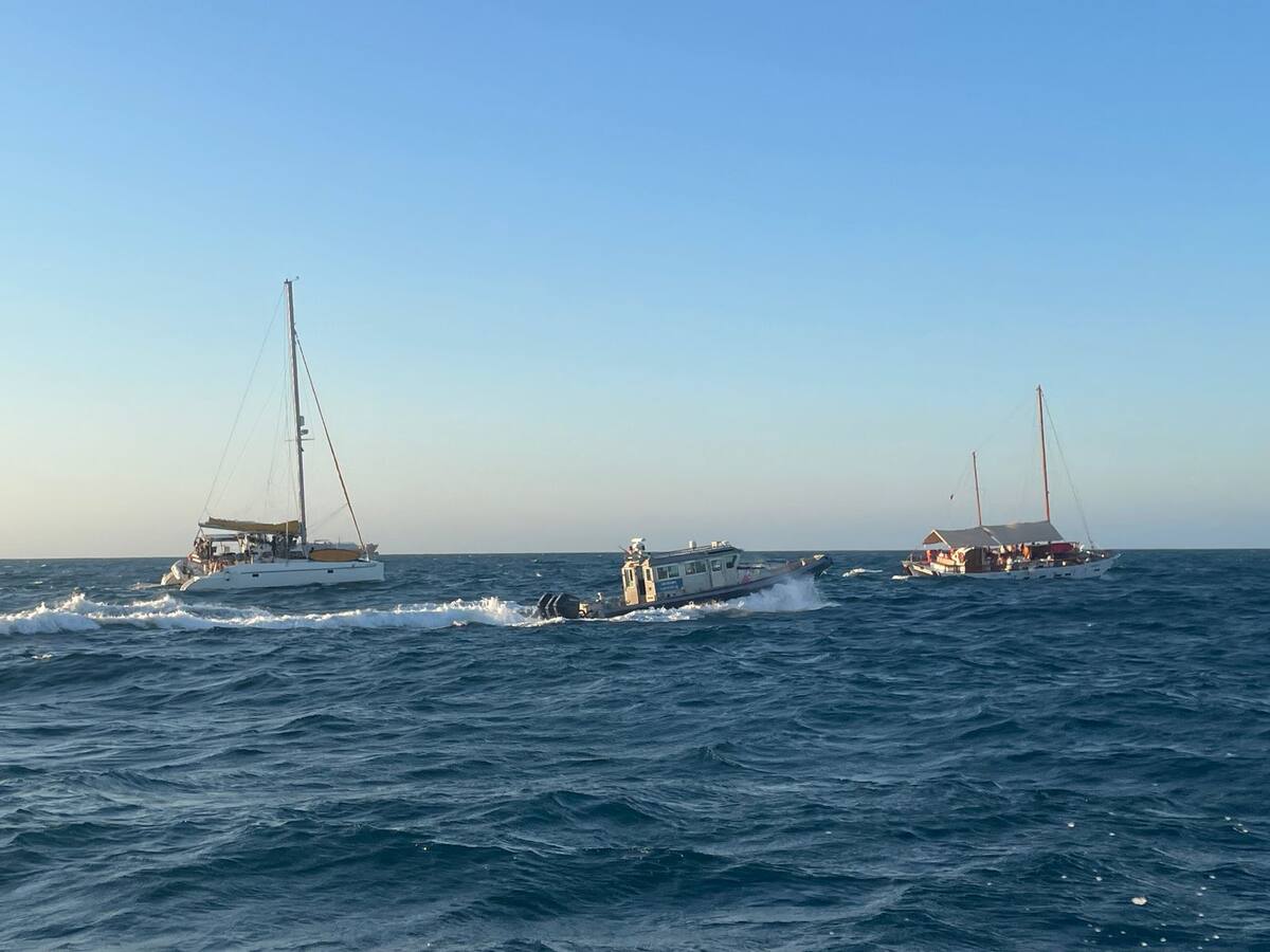 Armada rescató a 30 personas tras sufrir emergencia en un catamarán cerca a Cartagena