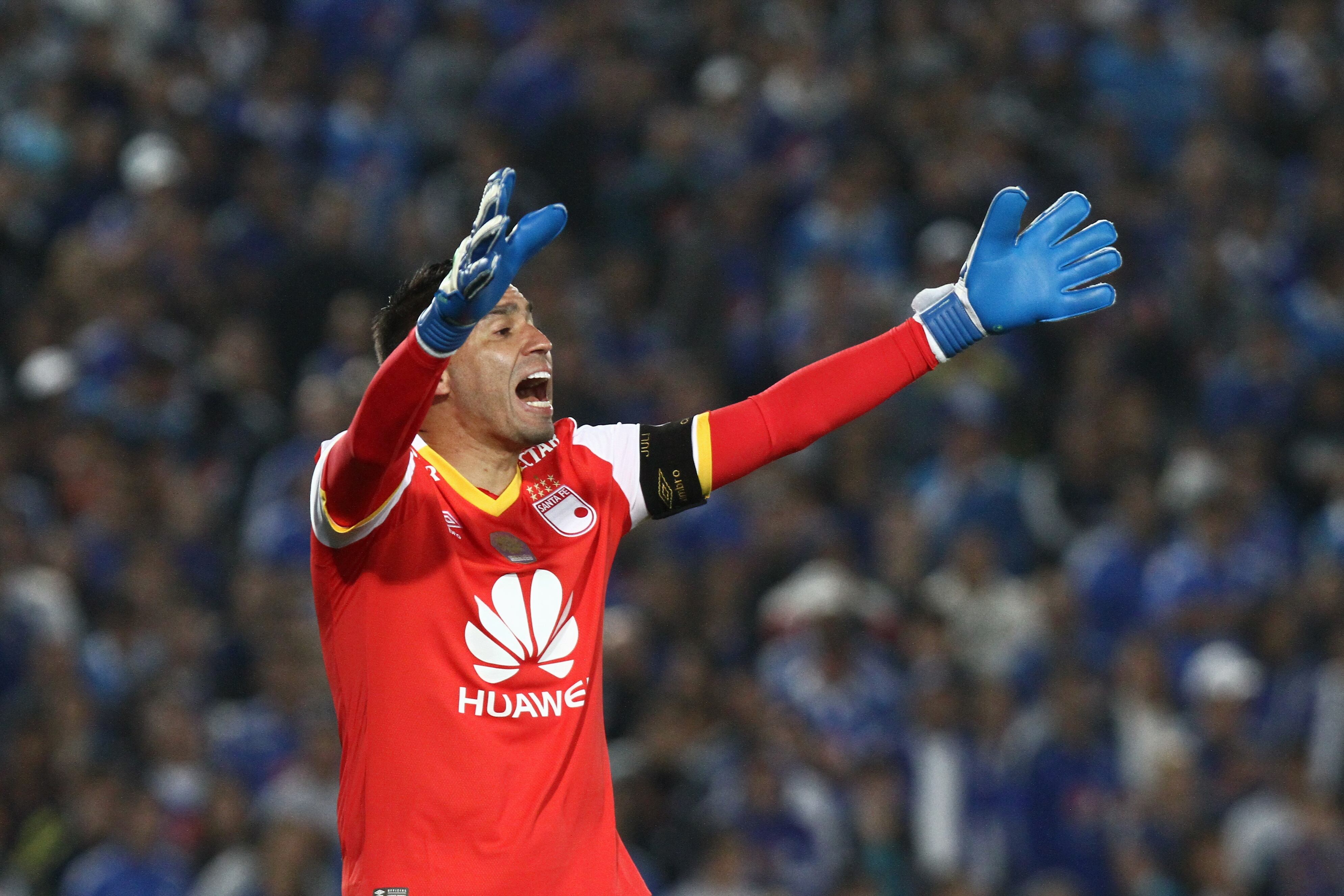 Bogotá, julio 16 de 2017. En el estadio Nemesio Camacho El Campín, Millonarios F.C enfrenta a Independiente Santa Fe en el marco de la segunda fecha de la Liga Águila II 2017. En la foto: Leandro Castellanos, arquero de Santa Fe. (Colprensa - Sofía Toscano)