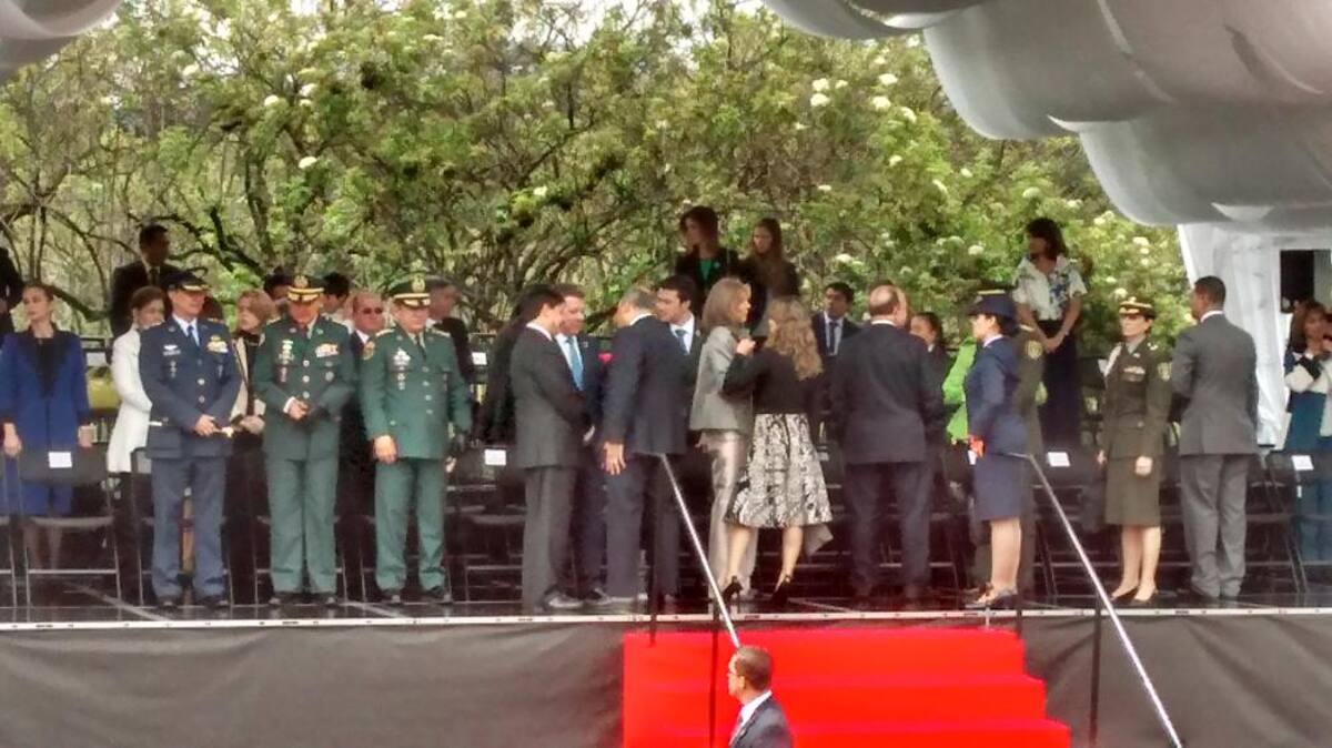 Miles de personas en todo el país se movilizan para observar los desfiles del 20 de julio.