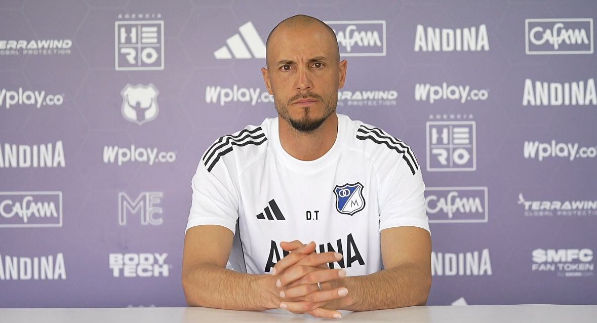 David González, DT de Millonarios, en la rueda de prensa previa al debut ante La Equidad / Twitter: @MillosFCOficial.