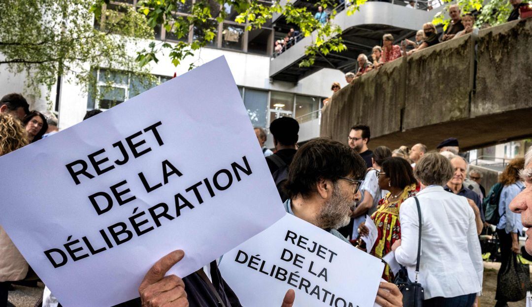 Francia ordena tomar medidas contra Grenoble por permitir uso de burkini