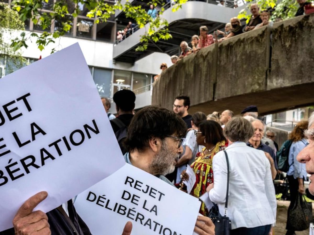 Francia ordena tomar medidas contra Grenoble por permitir uso de burkini