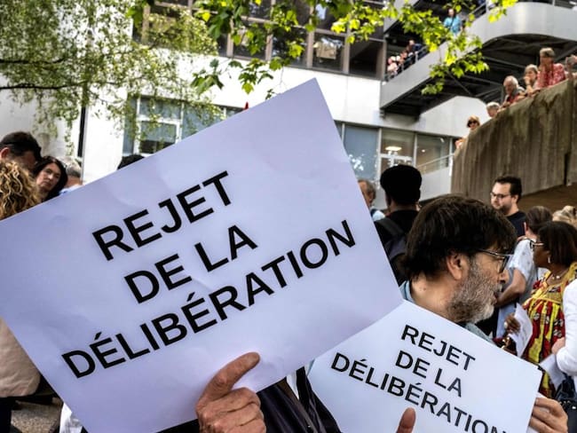 Francia ordena tomar medidas contra Grenoble por permitir uso de burkini