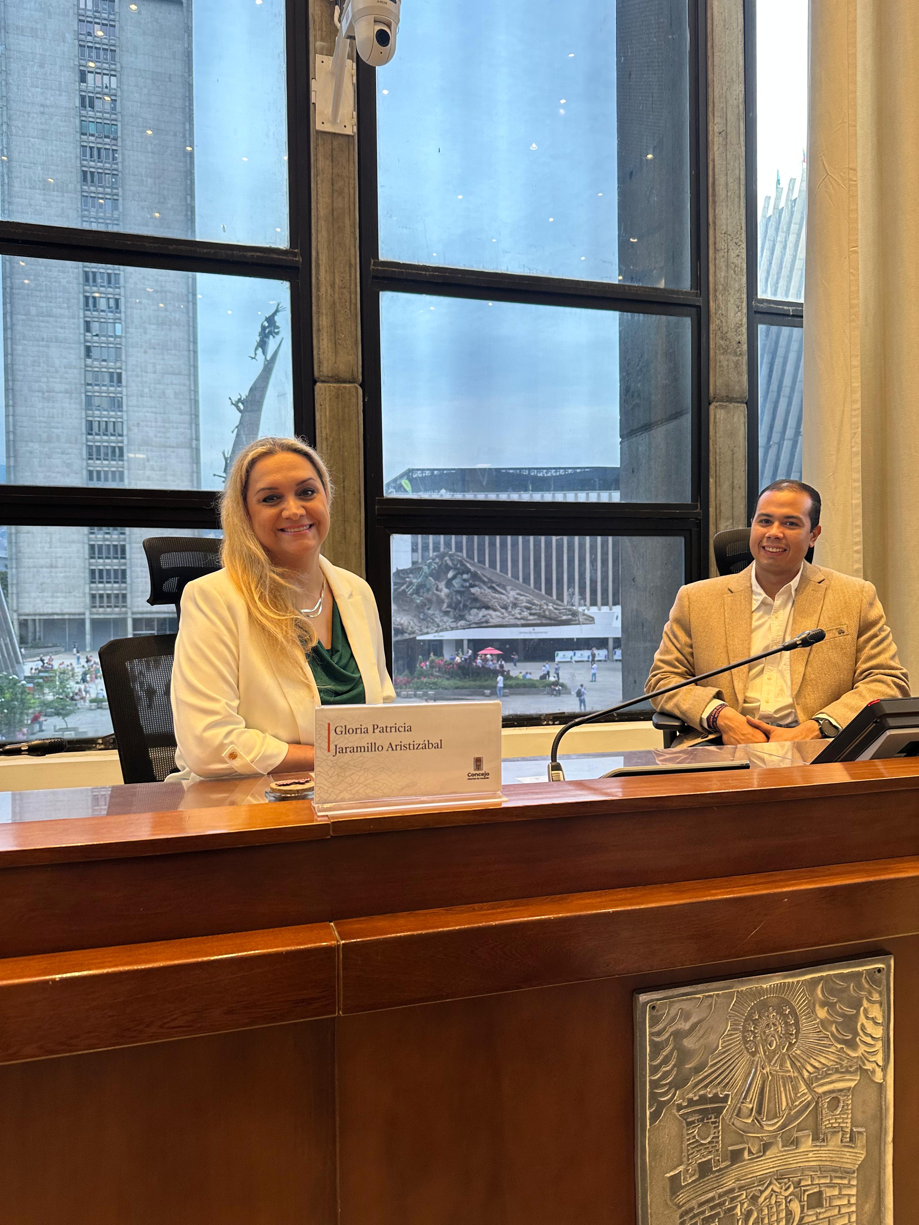 Reconocimiento a Gloria Jaramillo.