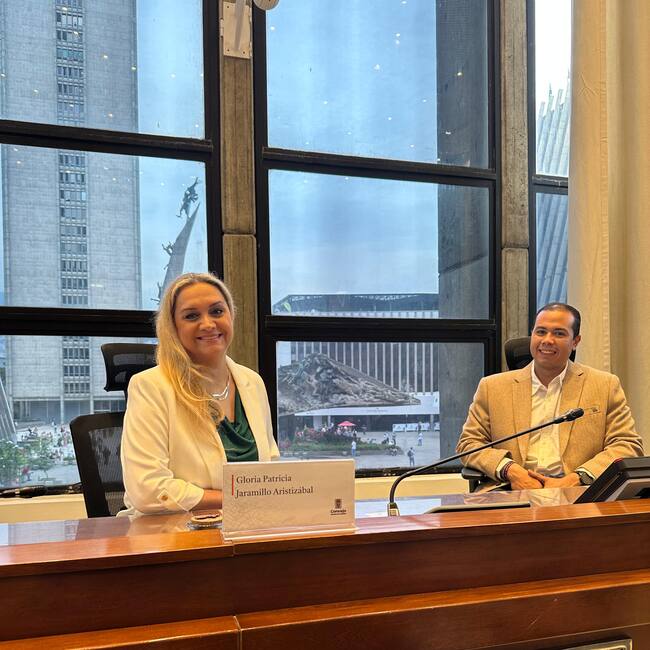 Reconocimiento a Gloria Jaramillo.