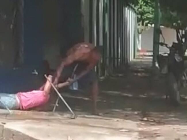 VIDEO:Mujer fue víctima de una fuerte golpiza en Santander