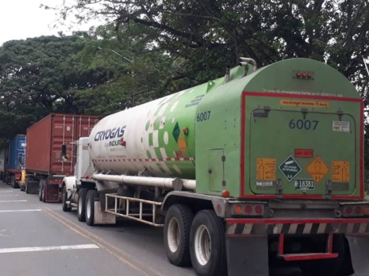 Por las vías cerradas en Antioquia los camioneros pierden mil millones por día