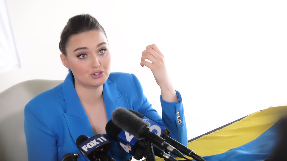 “Me tomó dos días cruzar la frontera”: Veronika Didusenko, ex Miss Ucrania que huyó con su hijo de siete años