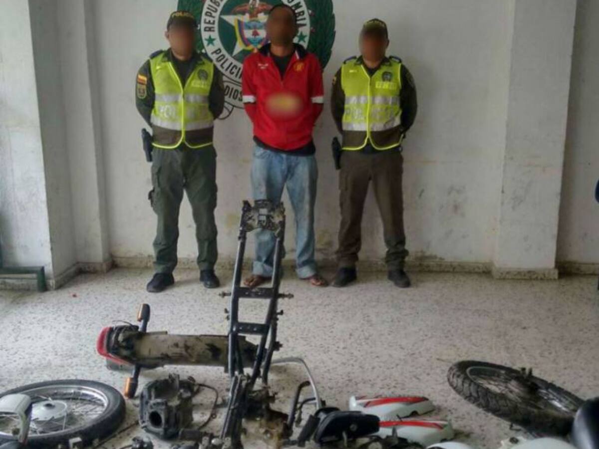 Policía de Cartagena desmantela desguazadero de motocicletas en el sur de la ciudad