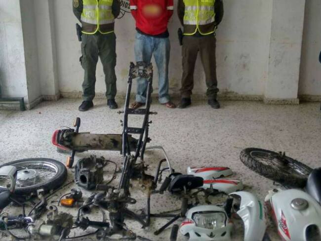 Policía de Cartagena desmantela desguazadero de motocicletas en el sur de la ciudad