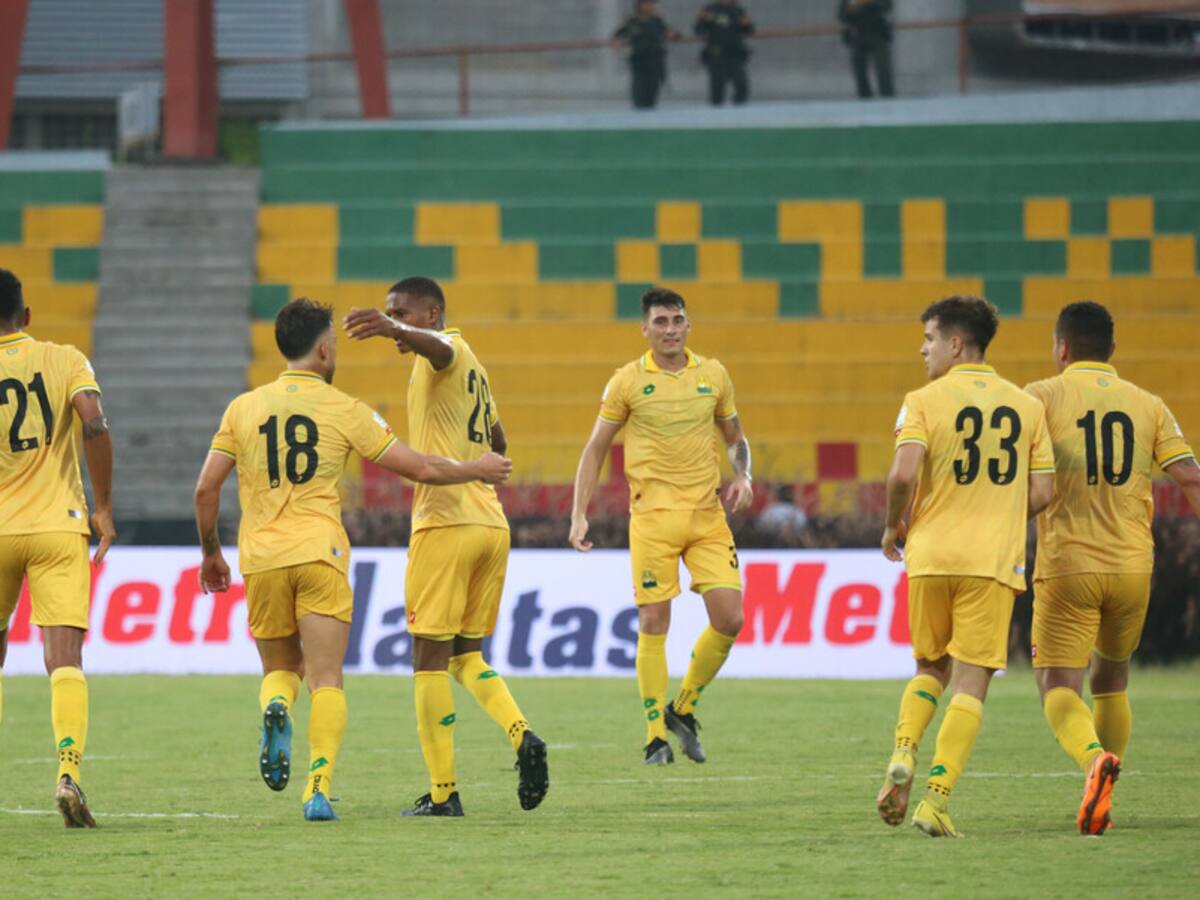 Jhon Córdoba le da una agónica victoria al Bucaramanga frente al Atlético Huila