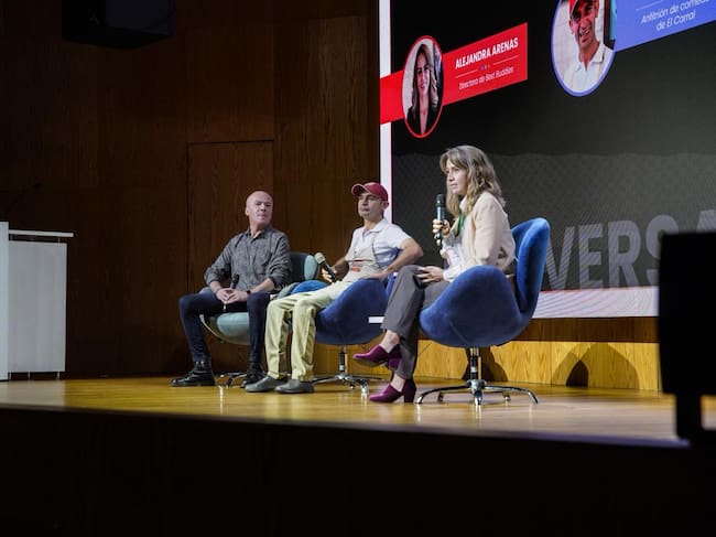 Genar Güell y Alejandra Arenas, de Best Buddies Colombia, en la presentación de los 100 Nuevos Líderes de Prisa Media. | Foto: Caracol Radio