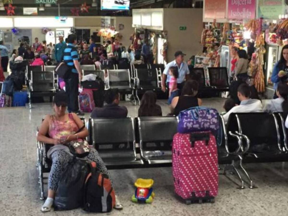 Familias varadas en la Terminal de Transportes de Pereira
