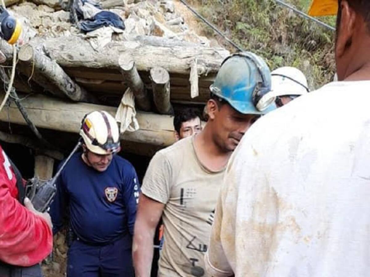 Mineros fueron rescatados después de un derrumbe en un socavón de Marmato