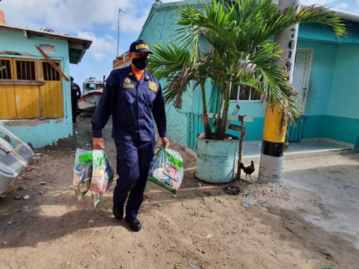 Armada Nacional apoya entrega de ayudas humanitarias en el Islote