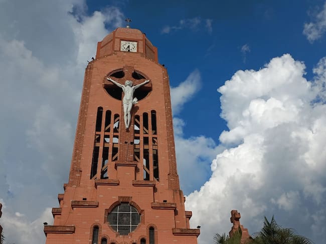 Párroco de la iglesia Jesús, María y José, Ferney Castañeda Marín