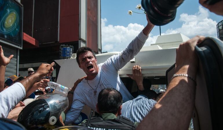 Uno de fiscales que llevó el caso contra el venezolano Leopoldo López divulgó un video en el que dice que las pruebas contra el dirigente opositor son "falsas".