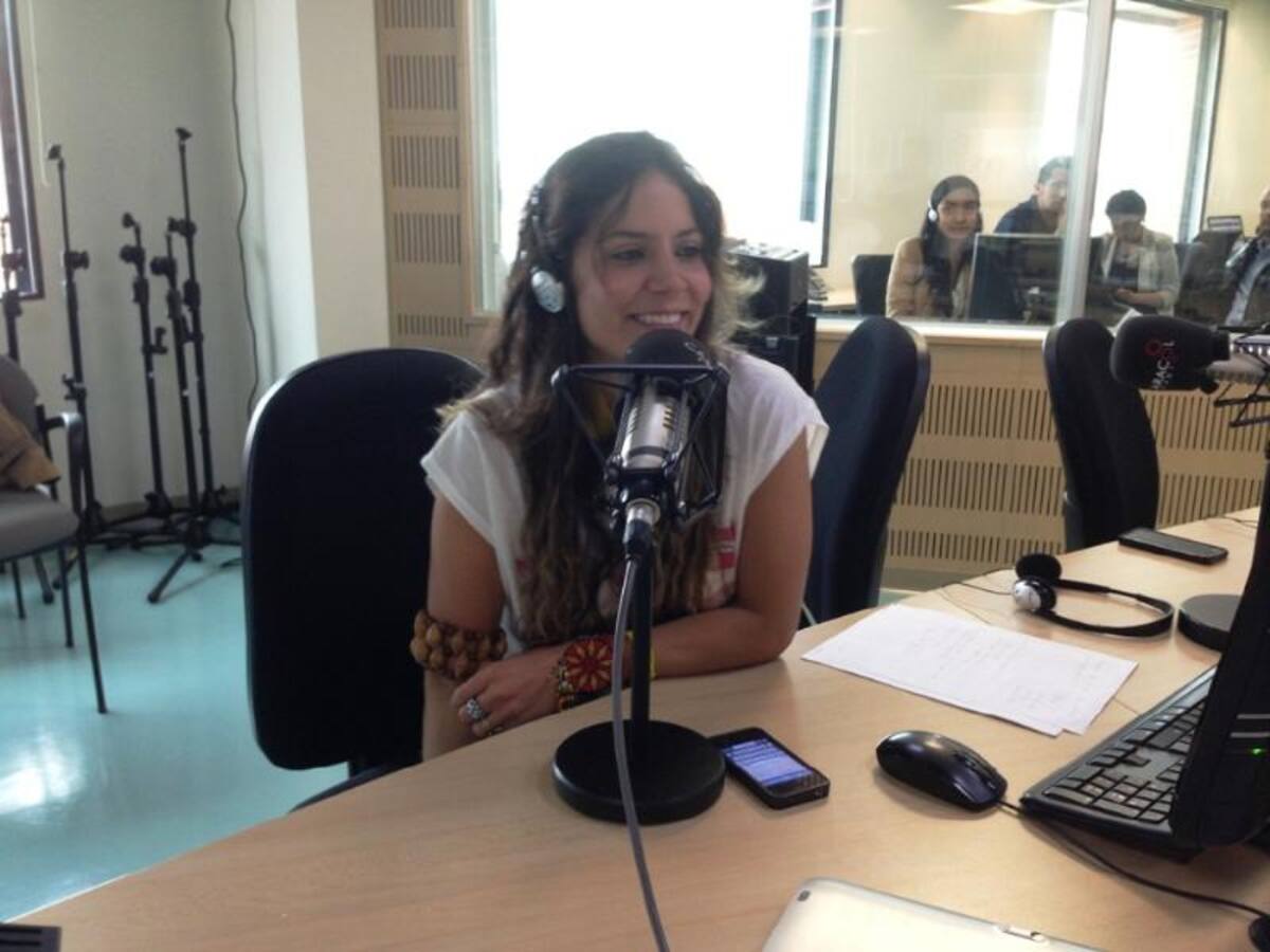 Duina del Mar presenta en Caracol Radio su nueva canción junto a Cabas, Besarte la boquita.