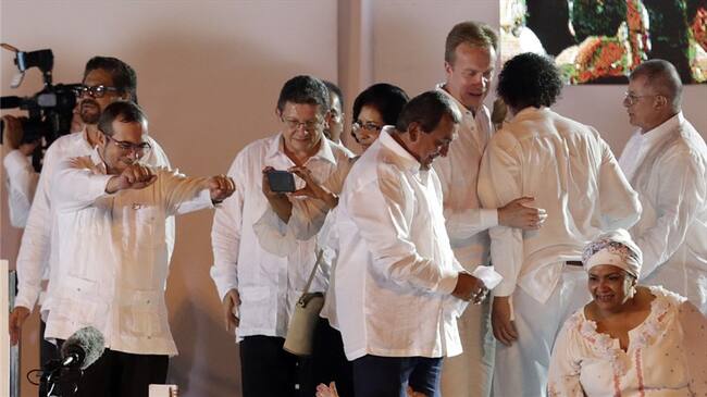 El máximo líder de las Farc, Rodrigo Londoño Echeverri (i), e integrantes del secretariado de las Farc. Foto: Agencia EFE/Ricardo Maldonado