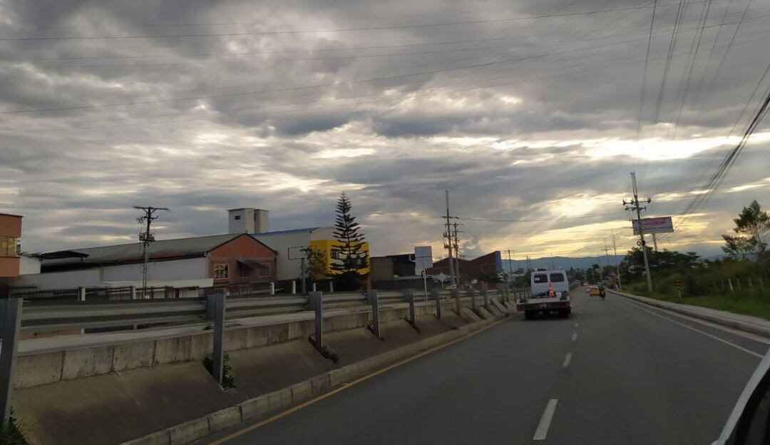 Vía Armenia-Tebaida